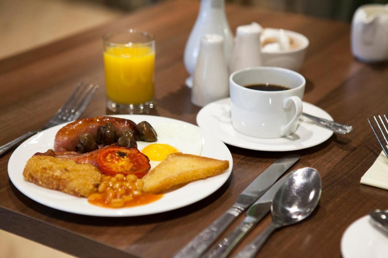 The Holt Hotel 스티플아스톤 외부 사진