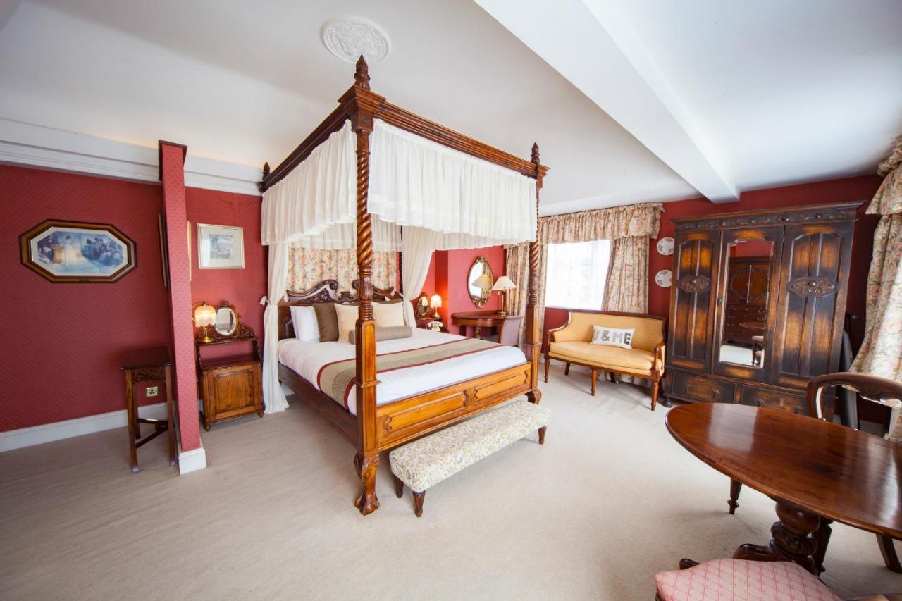 The Holt Hotel 스티플아스톤 외부 사진