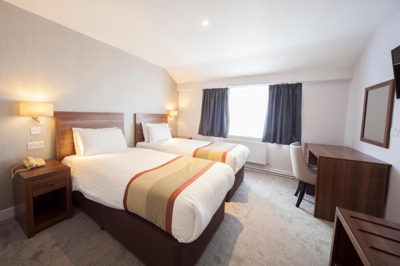 The Holt Hotel 스티플아스톤 외부 사진
