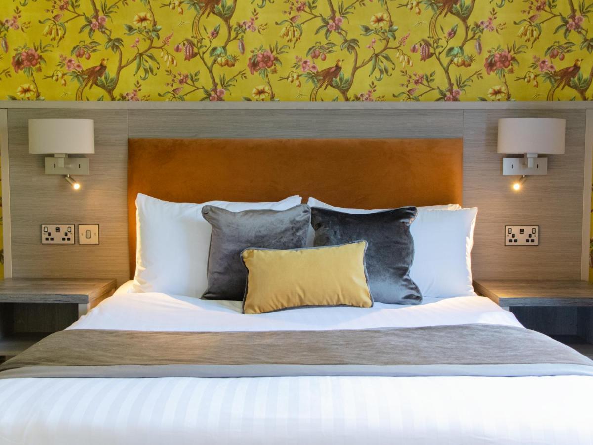 The Holt Hotel 스티플아스톤 외부 사진