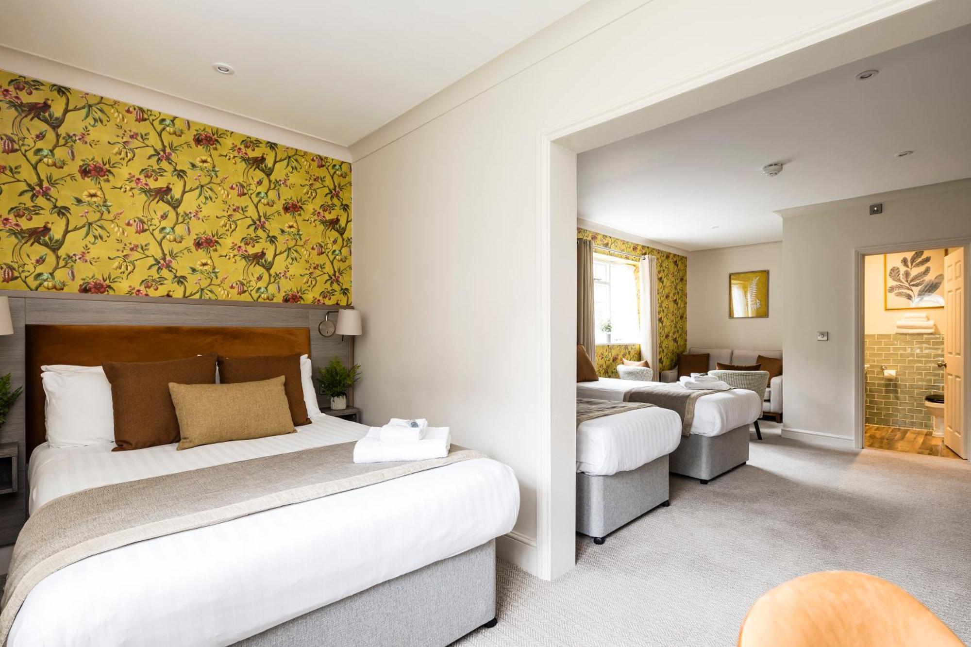 The Holt Hotel 스티플아스톤 외부 사진