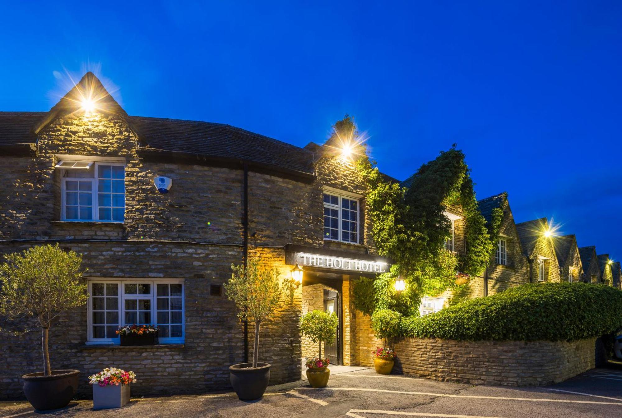 The Holt Hotel 스티플아스톤 외부 사진