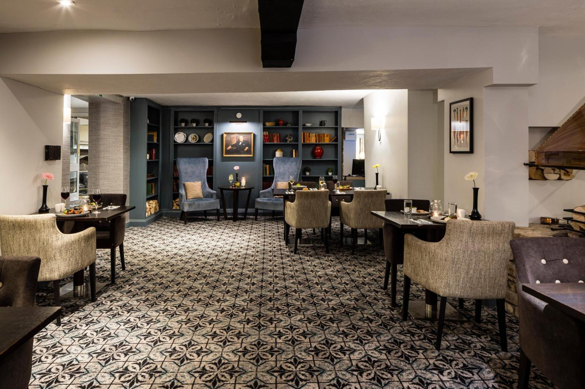 The Holt Hotel 스티플아스톤 외부 사진