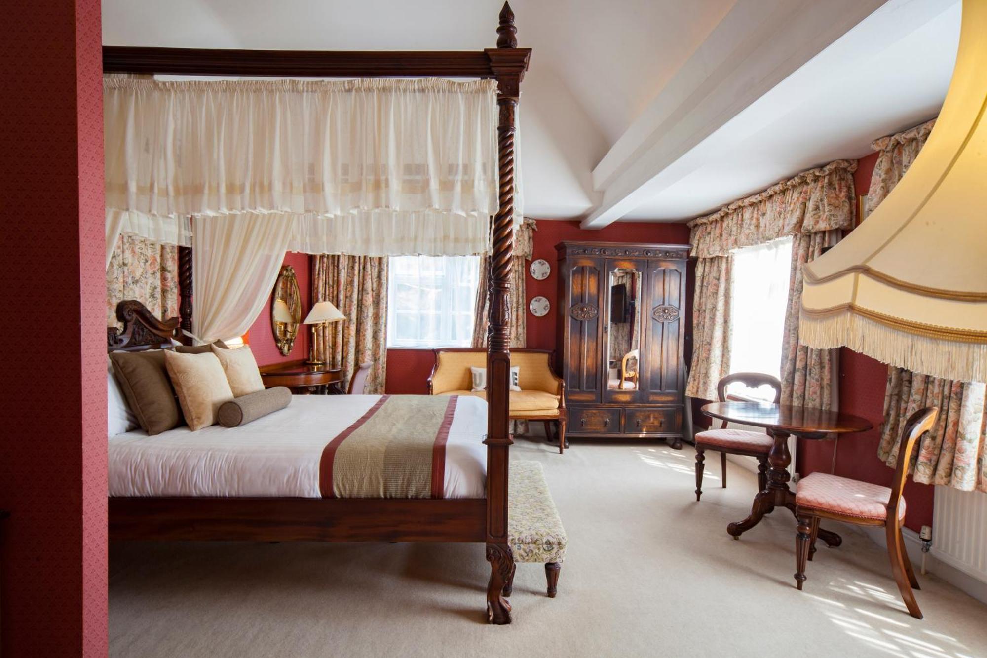 The Holt Hotel 스티플아스톤 외부 사진