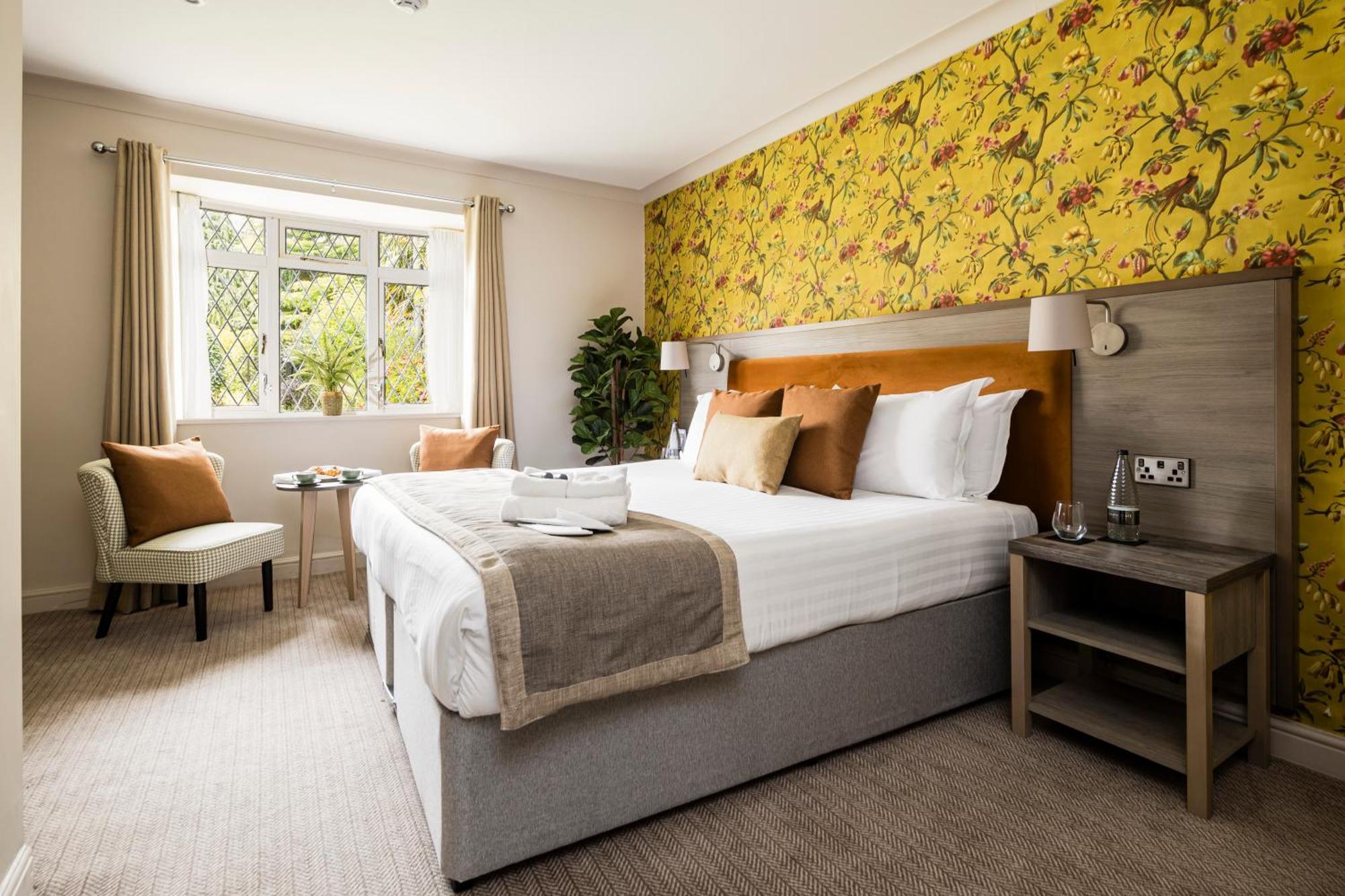 The Holt Hotel 스티플아스톤 외부 사진
