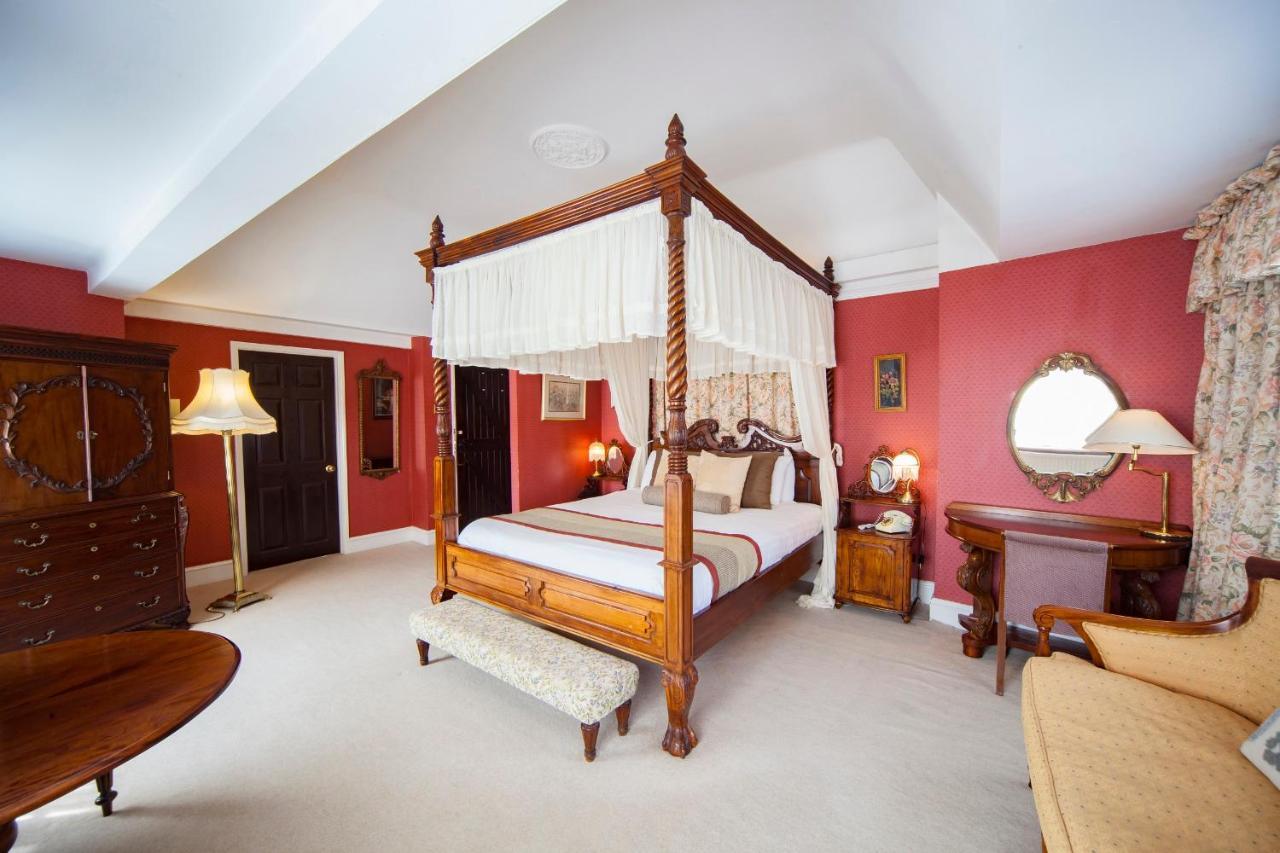 The Holt Hotel 스티플아스톤 외부 사진